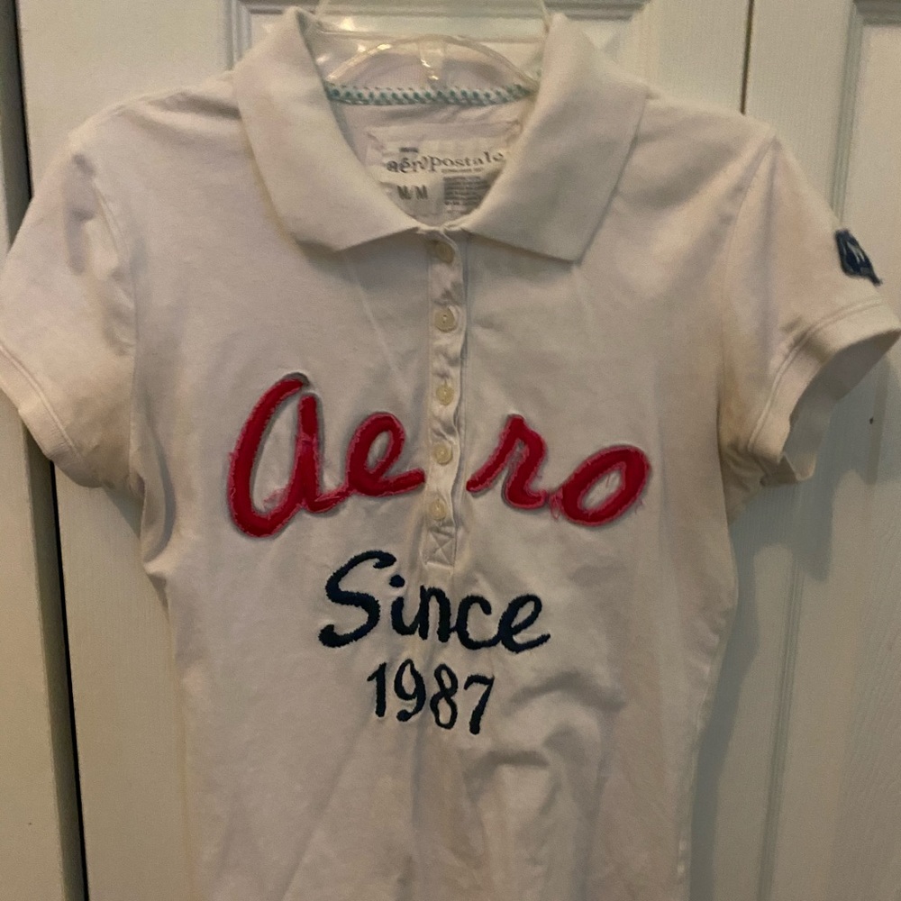 White tee